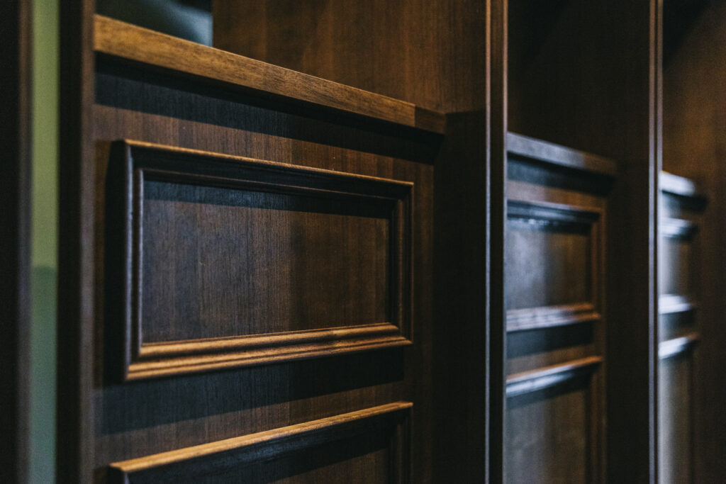 福岡　リノベーション　 ウォールナット　造作家具　モールディング