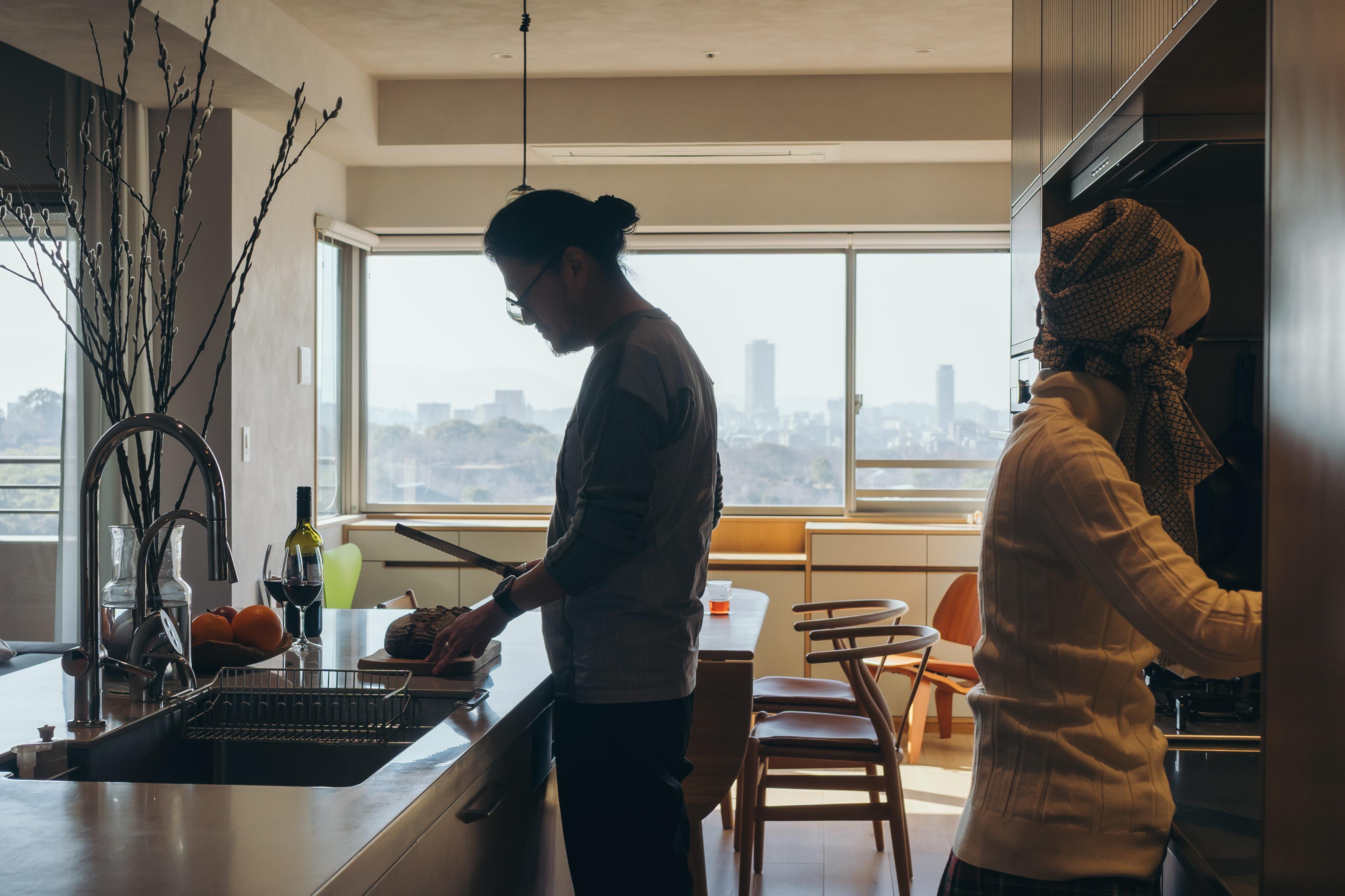 ふたりが並ぶキッチン